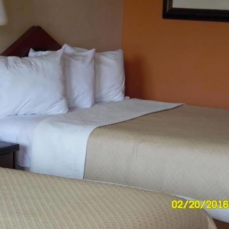 Rodeway Inn & Suites Greensboro Southeast Exteriör bild