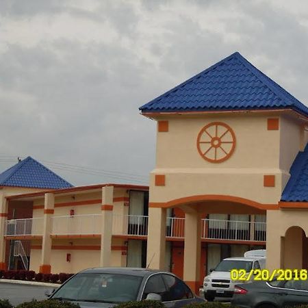Rodeway Inn & Suites Greensboro Southeast Exteriör bild