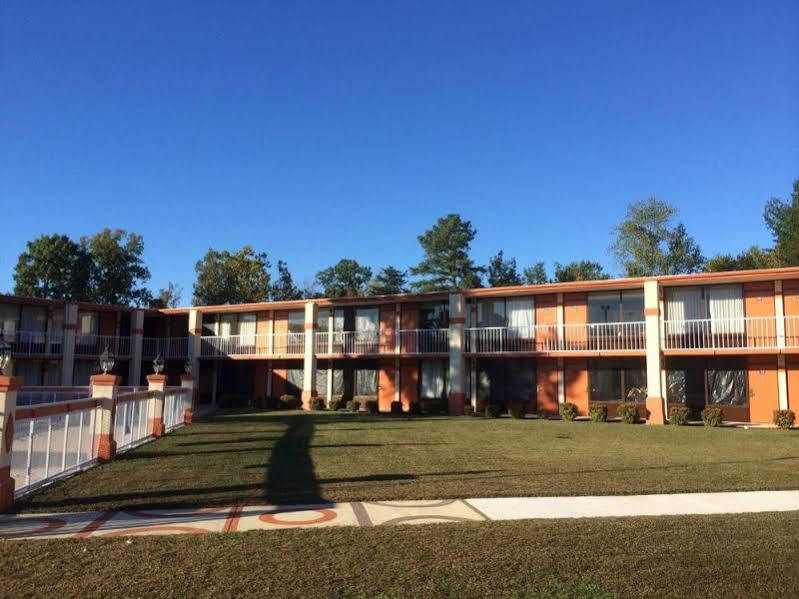 Rodeway Inn & Suites Greensboro Southeast Exteriör bild