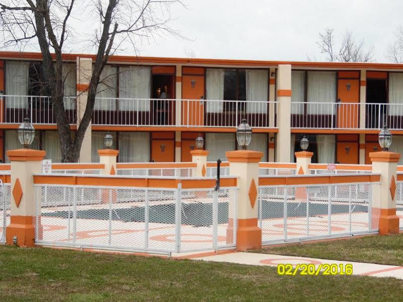 Rodeway Inn & Suites Greensboro Southeast Exteriör bild