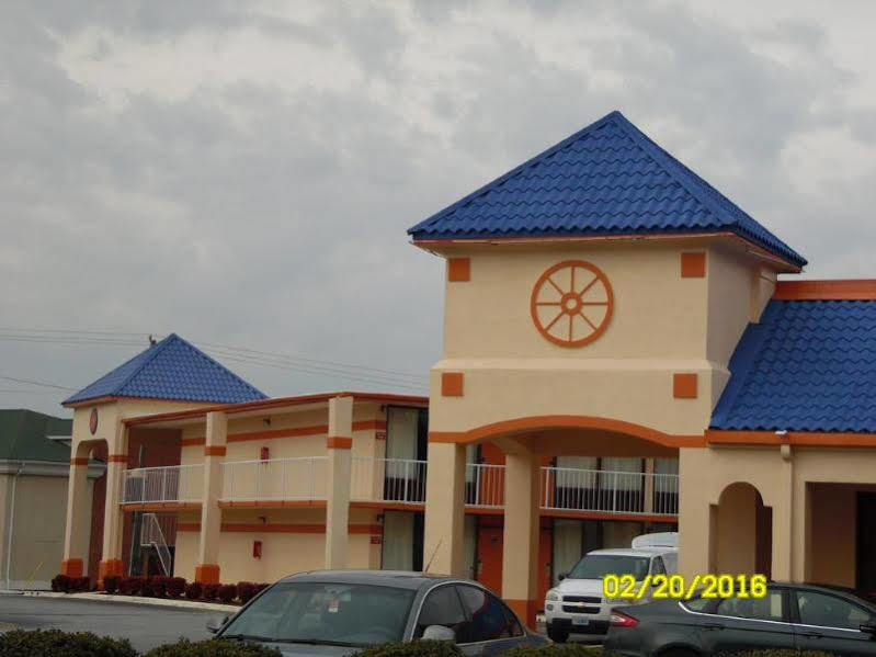 Rodeway Inn & Suites Greensboro Southeast Exteriör bild